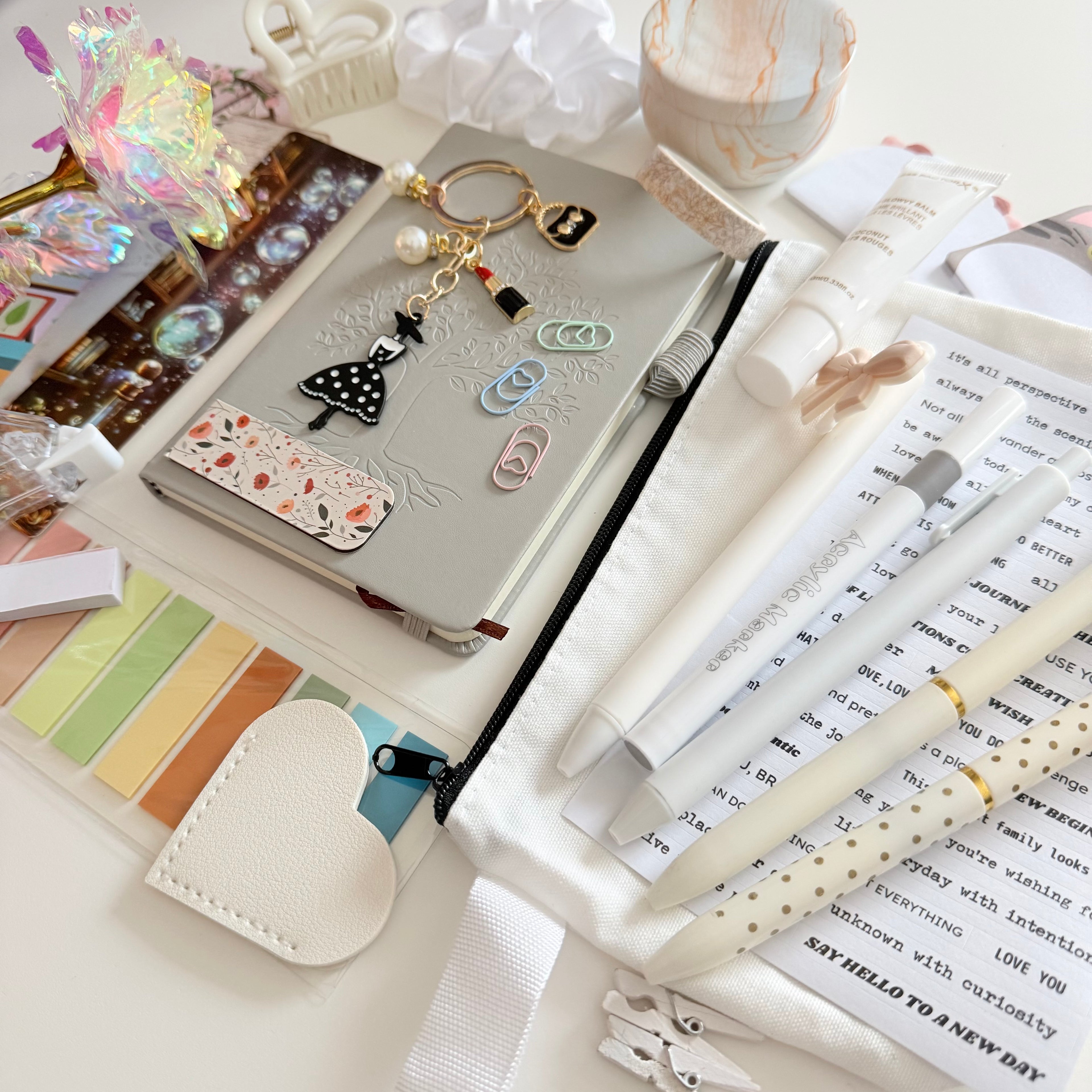 Bookish bundle white tones 🤍